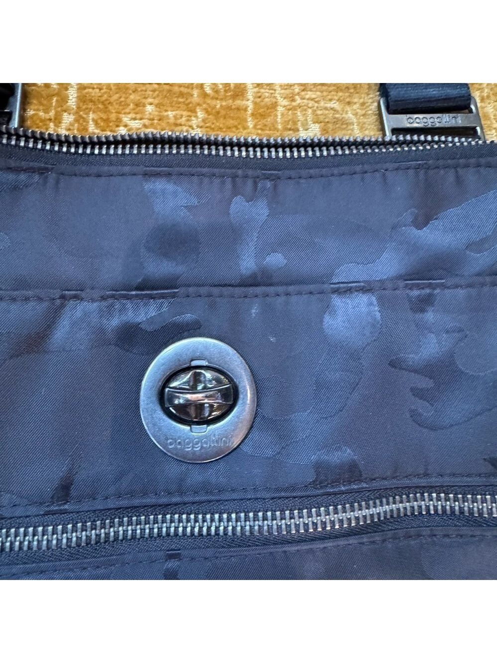 Baggallini Black Camouflage Shoulder Bag Purse - Picture 3 of 4